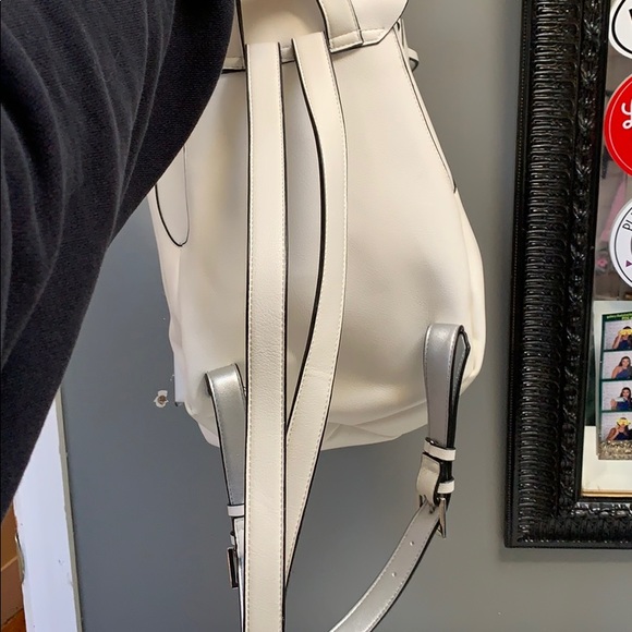 Back pack - Picture 3 of 3